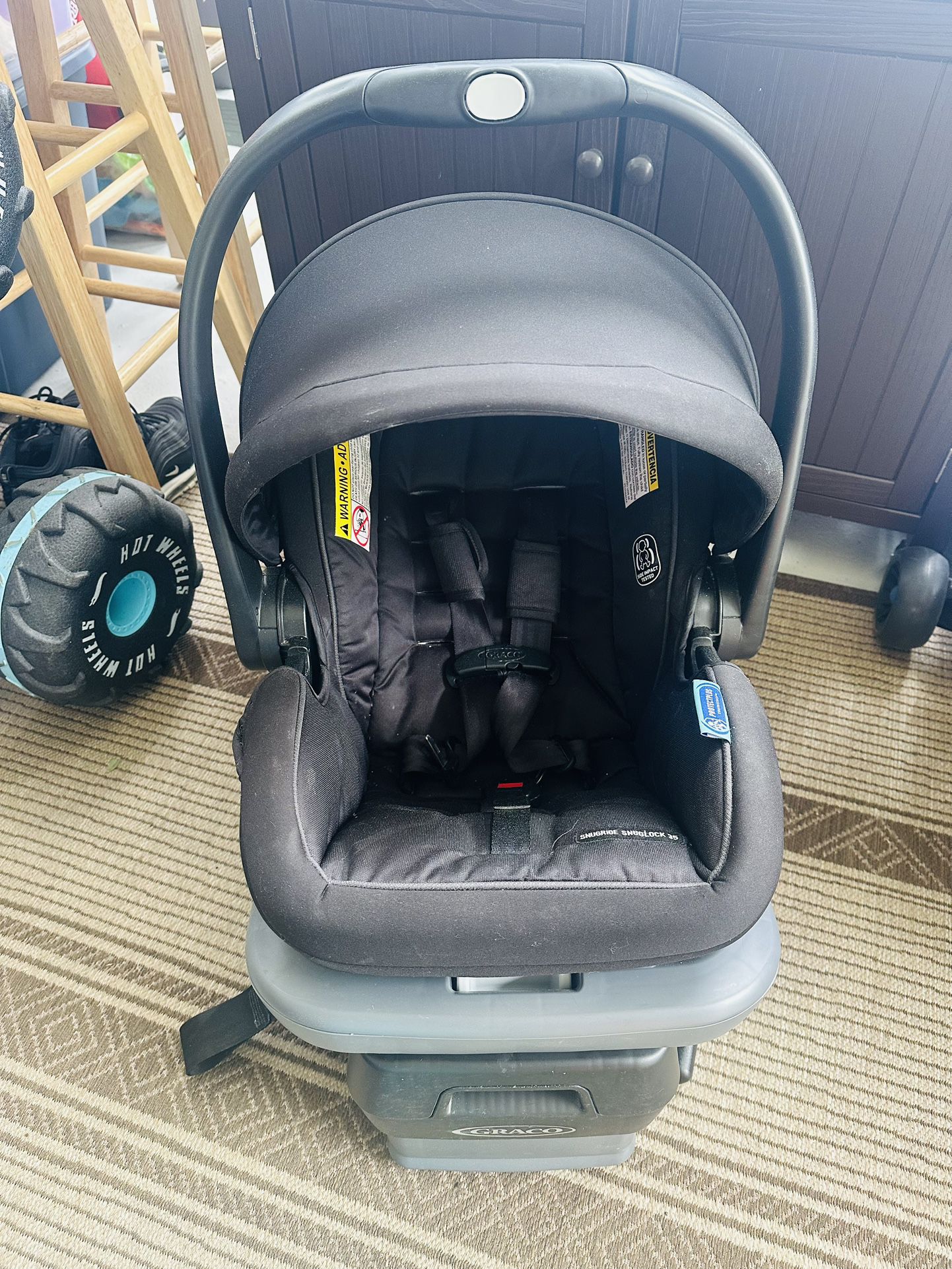 Graco Infant Car Seat & Base 