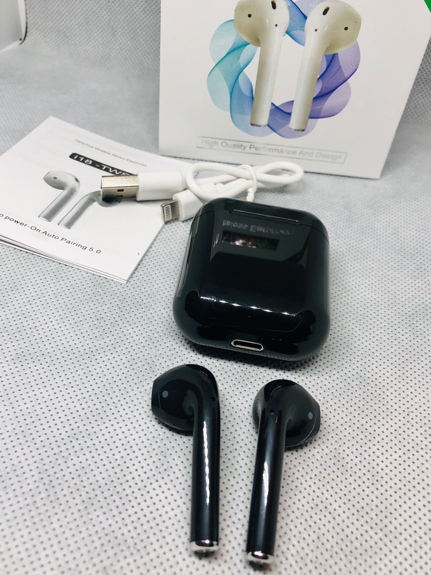 Black Bluetooth headphones (delivery available)