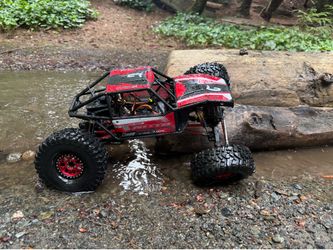Axial Capra crawler