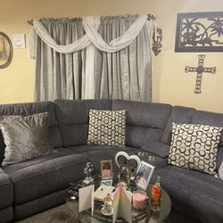 Modular Sectional Couch With 2 Recliners And 3 Tables