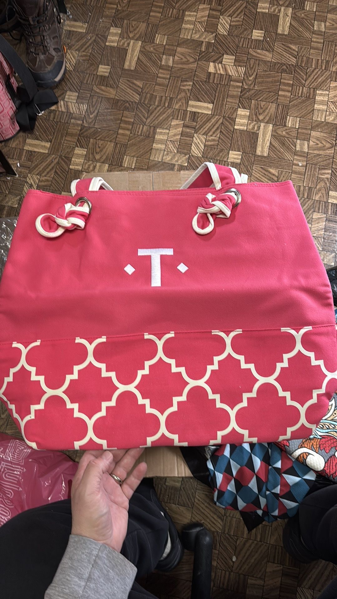 Initials, Inc. Costal Tote-Posh White Diamonds Layout