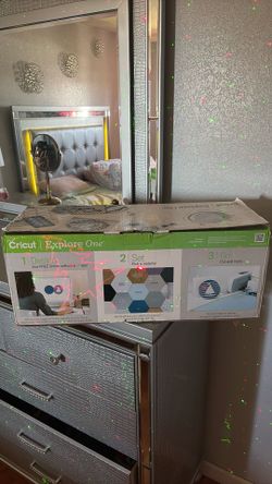 cricut explore one- cutting machine (open box-new)