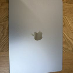 13” Macbook Air M4 Skyblue 512gb As New