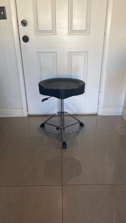 Hydraulic Drum Throne w/ 17” motorcycle seat.