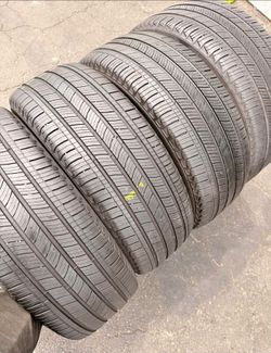 215/55/17 Michelin 📍📍 Vendo un set de llantas con 80% de vida las 4 📍🌟