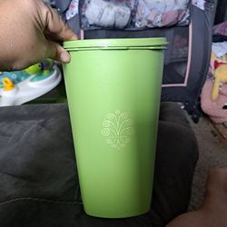 Vintage 10.5” Tupperware Servalier Lime/Apple Green SNACK Canister w/ Lid 1222-5
