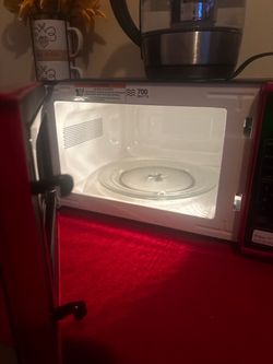 Red Countertop Microwave 700 Watts