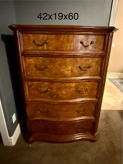 Dresser/Chest of Drawers