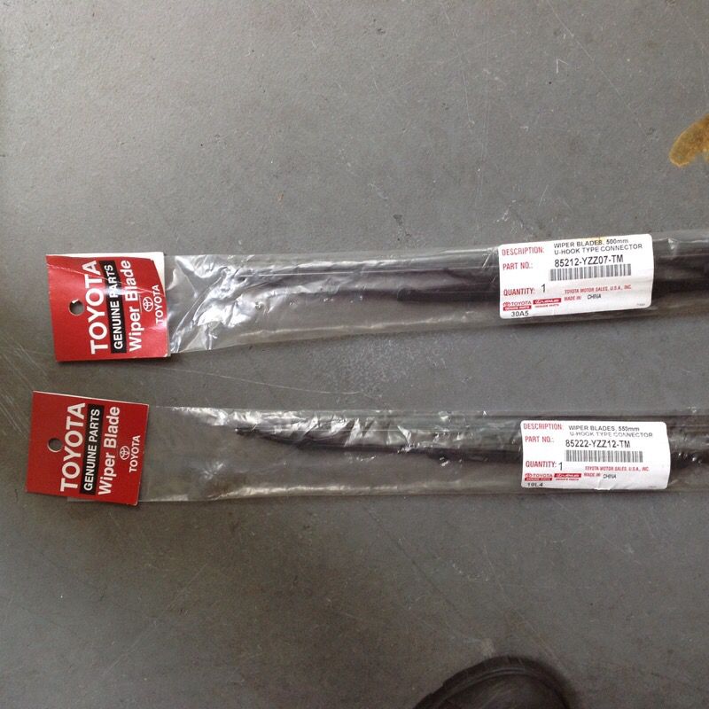 Toyota wipers set