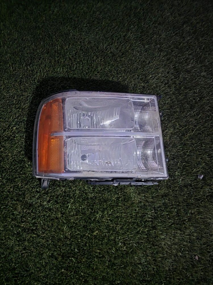 2007-2013 GMC Sierra Head Light Right Passenger OEM