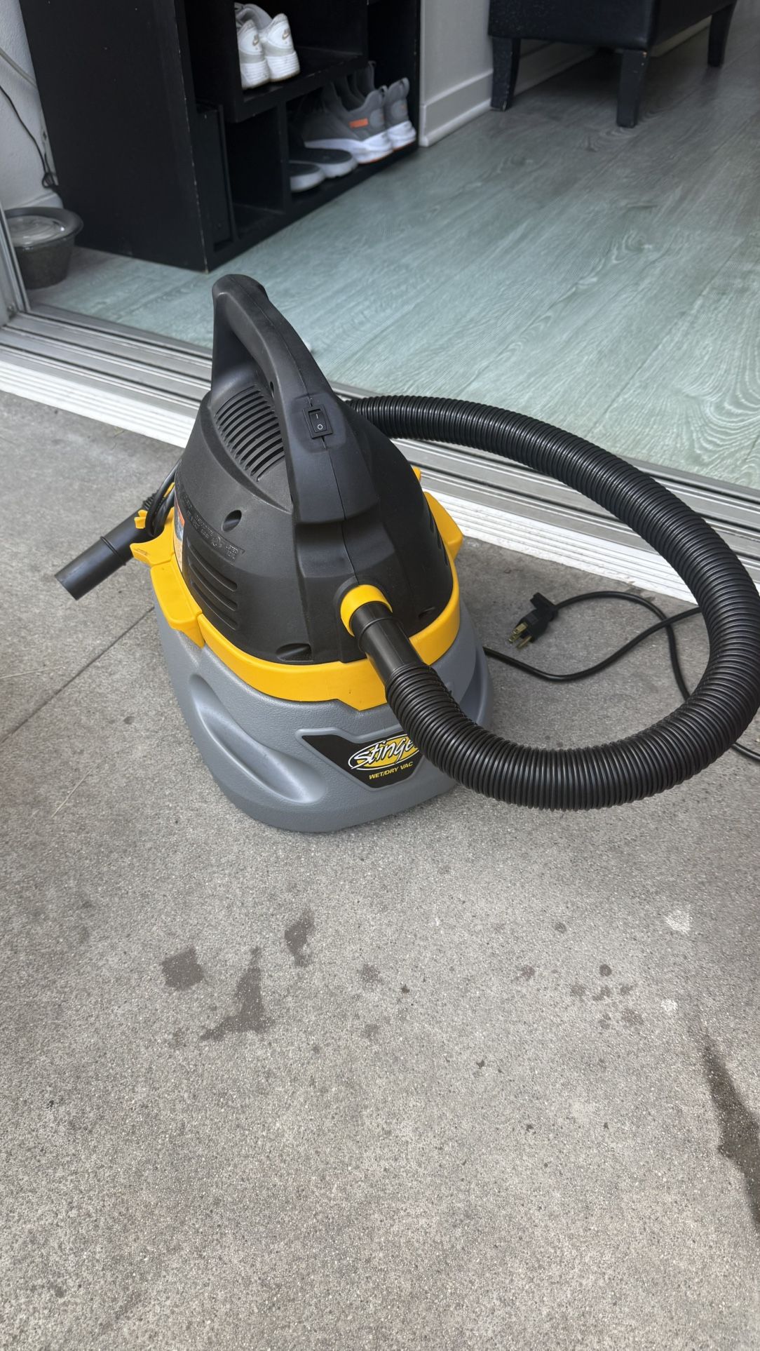 Stinger Wet/Dry Shop Vac WD2025 – 2.5 Gallon / 1.75 HP – Includes Hose & Accessories