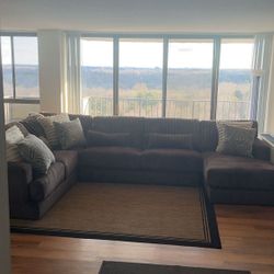 LIKE BRAND NEW BROWN SECTIONAL COUCH/SOFA