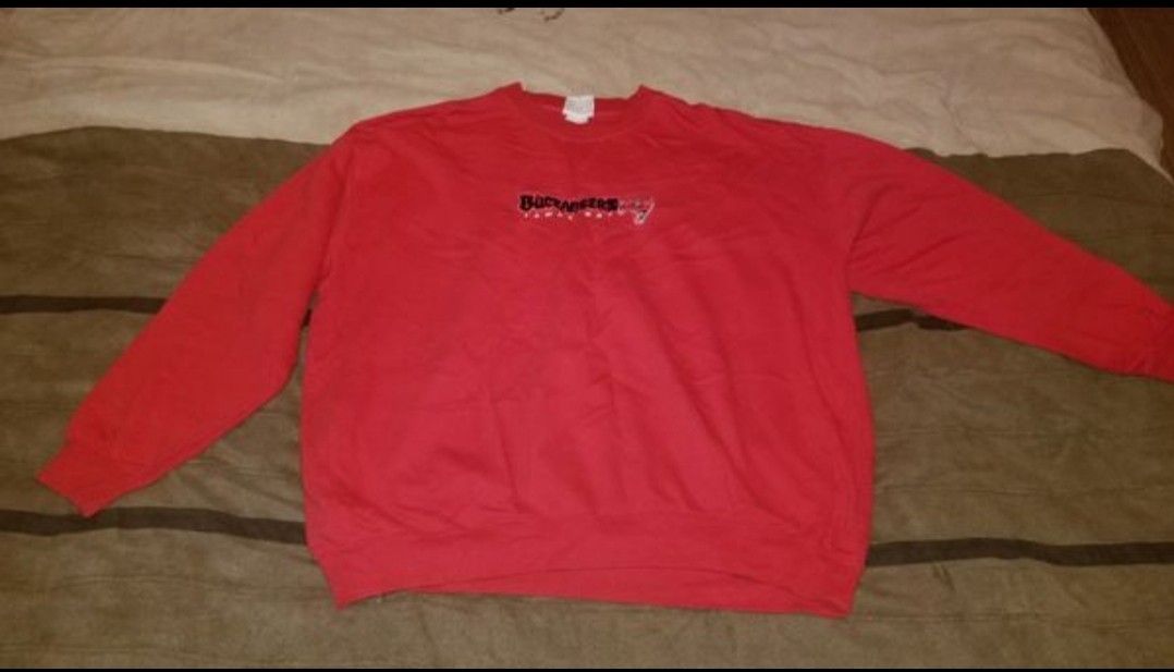Tampa Bay Buccaneers men's size XLsweatshirt.