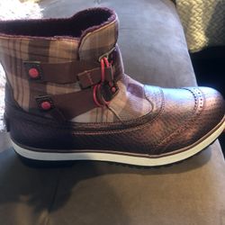 THE NORTH FACE BOOTS FOR THE SNOW SIZE 11 BRAND NEW. NOT BOX 