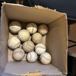 (11) Softballs 🥎 