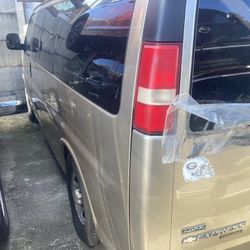 Parting Out Passenger Chevy Express Van 1500 GMC Savana OEM Gm Parts