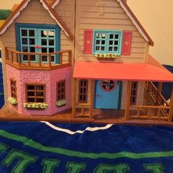 Lil' Woodzeez Doll House, And Doll House Furniture. 