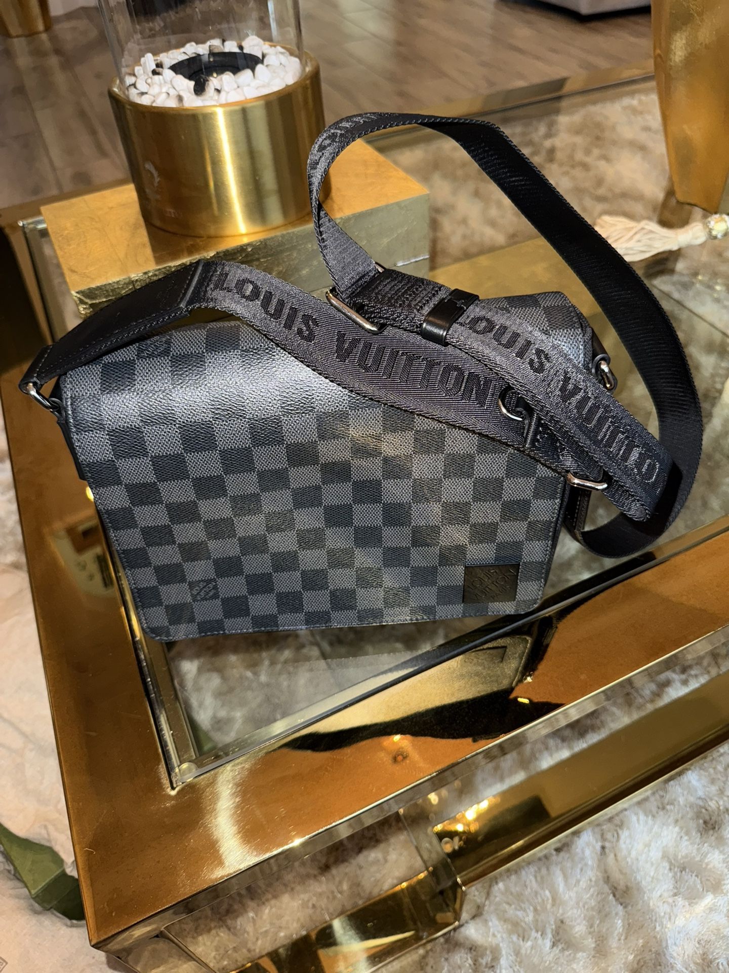 Louis Vuitton Damier Graphite Messenger Bag β Authentic