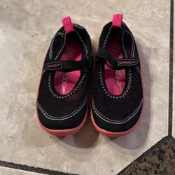 Speedo toddler girls, swim shoes, size 9/10