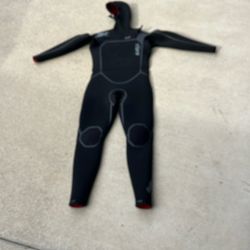 U14 Buell 4/3 Hooded Wetsuit (barely used)