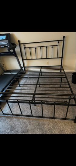 Queen size metal platform bed frame