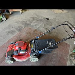 Toro Self Propelled Lawn Mower With Bagger 