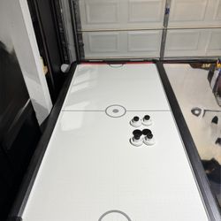 Air hockey table