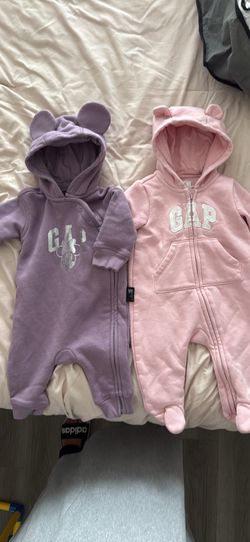 Infant baby girl size 0 to 3 months Baby gap sweatshirt onesies