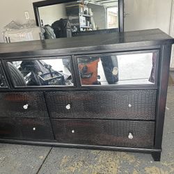 Dresser/Vanity With Mirror