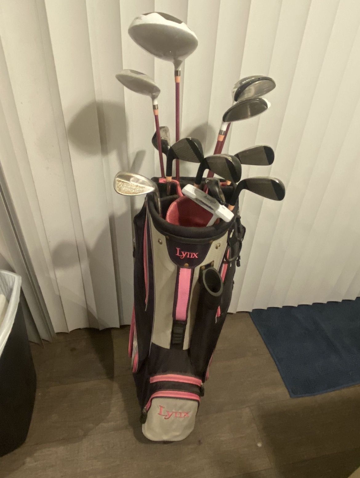 Women’s pink and white golf clubs