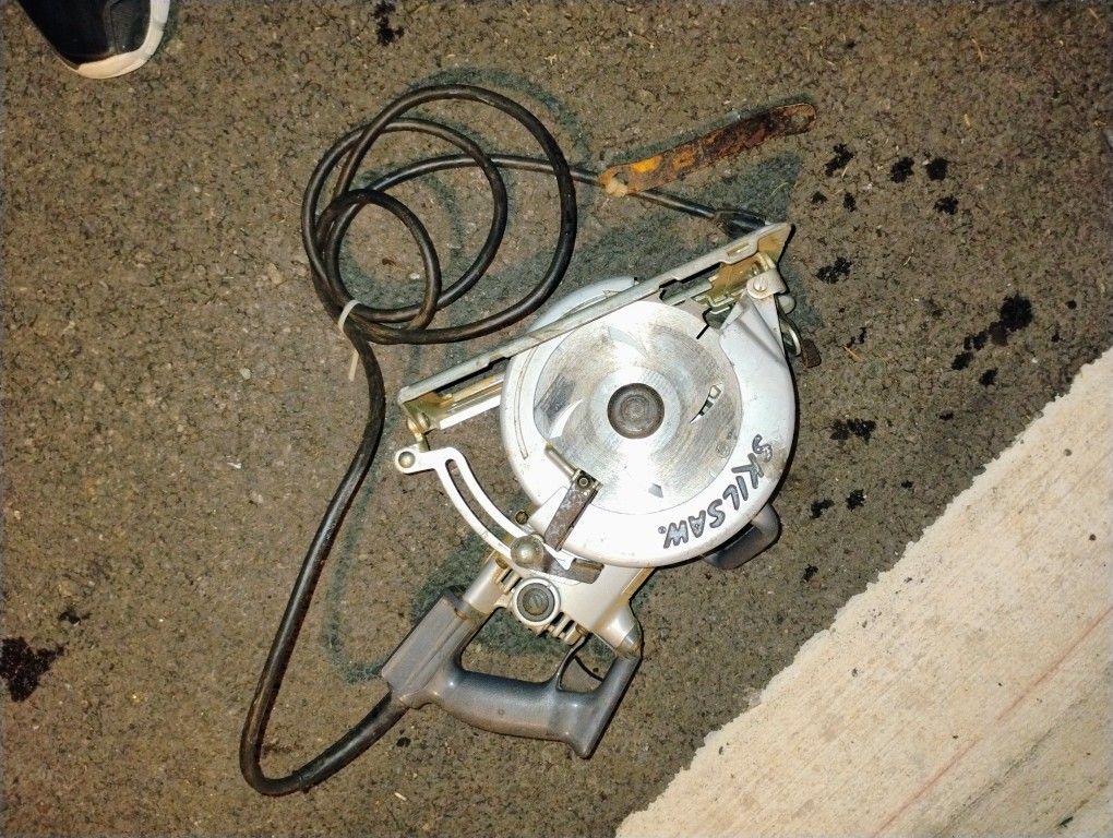 Skilsaw Worm Drive Corded Power Saw 7 1/4