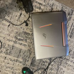 Asus RoG Gaming Laptop With Razor Mouse