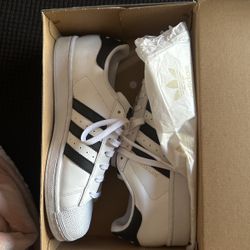 Brand New Adidas Size 9 Men