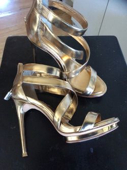 BCBG MAX AZRIA HEELS 7 1/2 almost new super super cute sexy gold