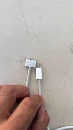 Pre-Owned Apple 6Ft Type C to 5 Pin woven cable $20