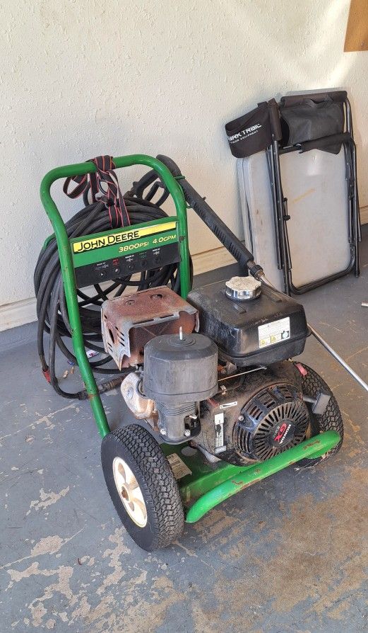 jhon deere pressure washer 3800psia todo trabaja solo necesita pistola nueva