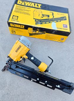 DeWALT Pneumatic 21 degree Framing Nailer