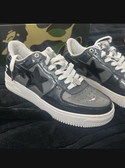 Deep fryer, 2 pairs of shoes, ring Camera
