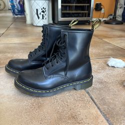 Dr. Martens 1460 Black Leather Boots – Women’s Size 8 (UK 6)