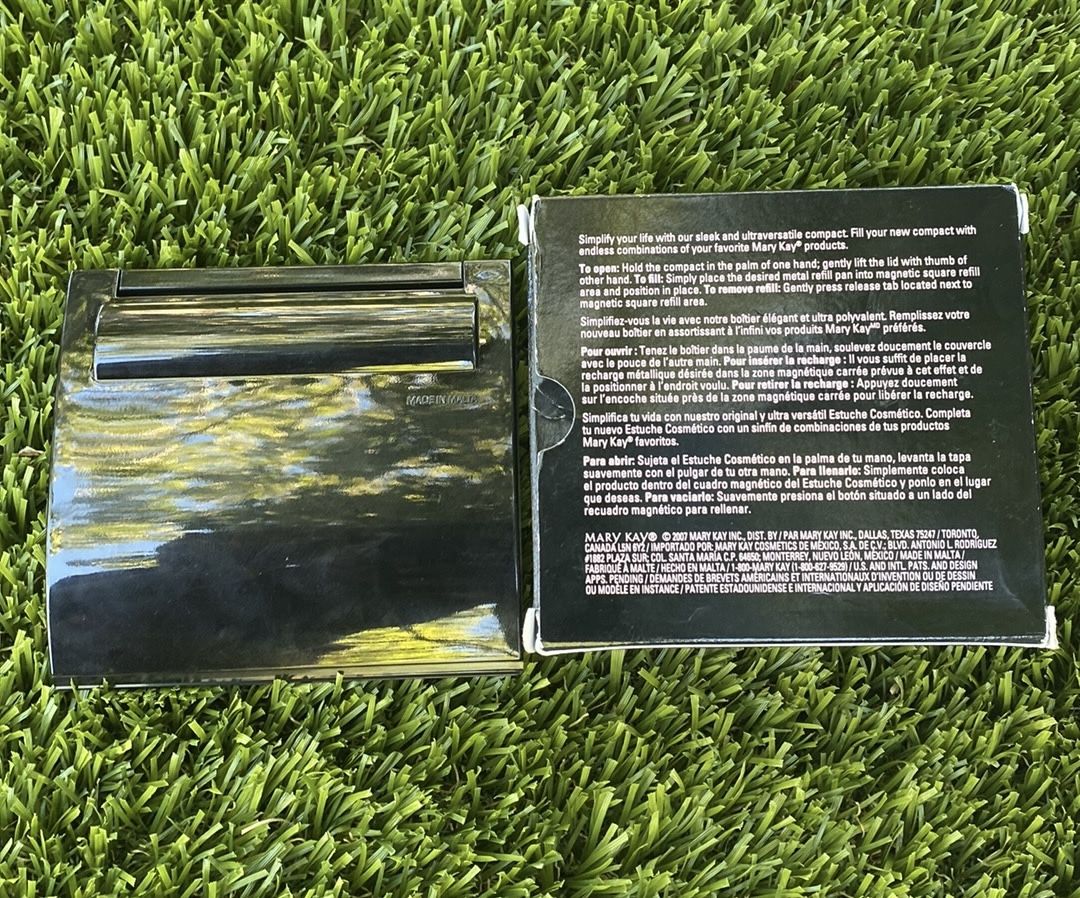 MK REFILLABLE MAGNETIC COMPACT BOITIER