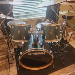 Yamaha Rydeen 5 Piece Drumset W/hardware And Throne