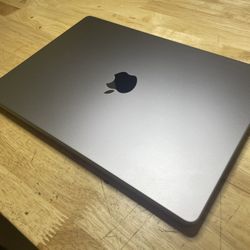 M2 Max MacBook Pro 96GB / 1TB