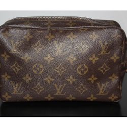 Authentic Louis Vuitton Trousse 23 Cosmetic / Toiletry Bag - Monogram