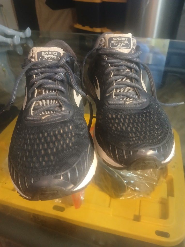 Brooks Mens Adrenaline GTS 18 Size 10D Running Shoes 
