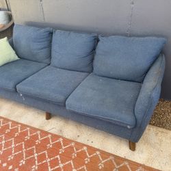 Free - Nautica (Homegoods) Old/pet Couch