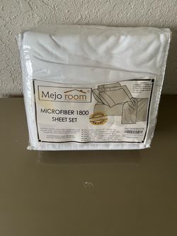 White Bedding Set in Zippered Storage Bag