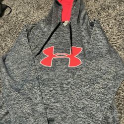 Women’s medium under Armor Hoodie