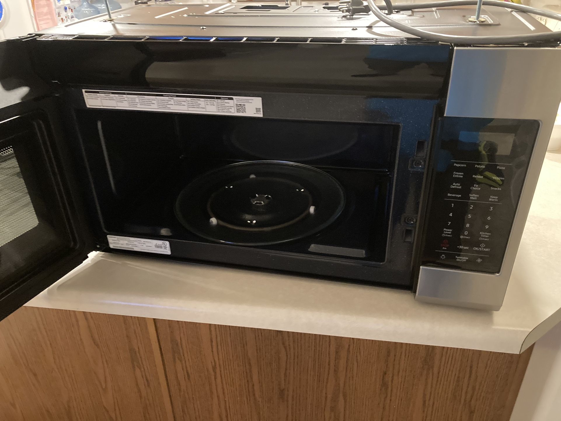 Samsung Toast & Bake Microwave Oven MT1066SB for Sale in Troy, MI - OfferUp