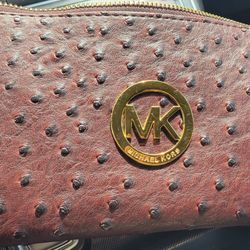 Micheal kors crossbody 