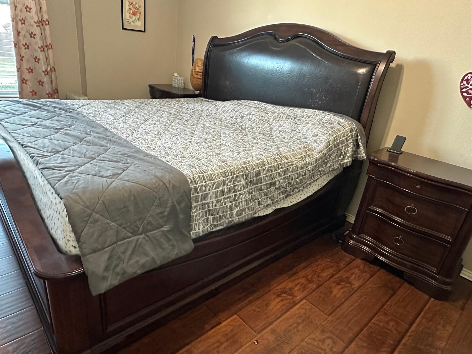 California King Bed Nightstands And Dresser With Mirror